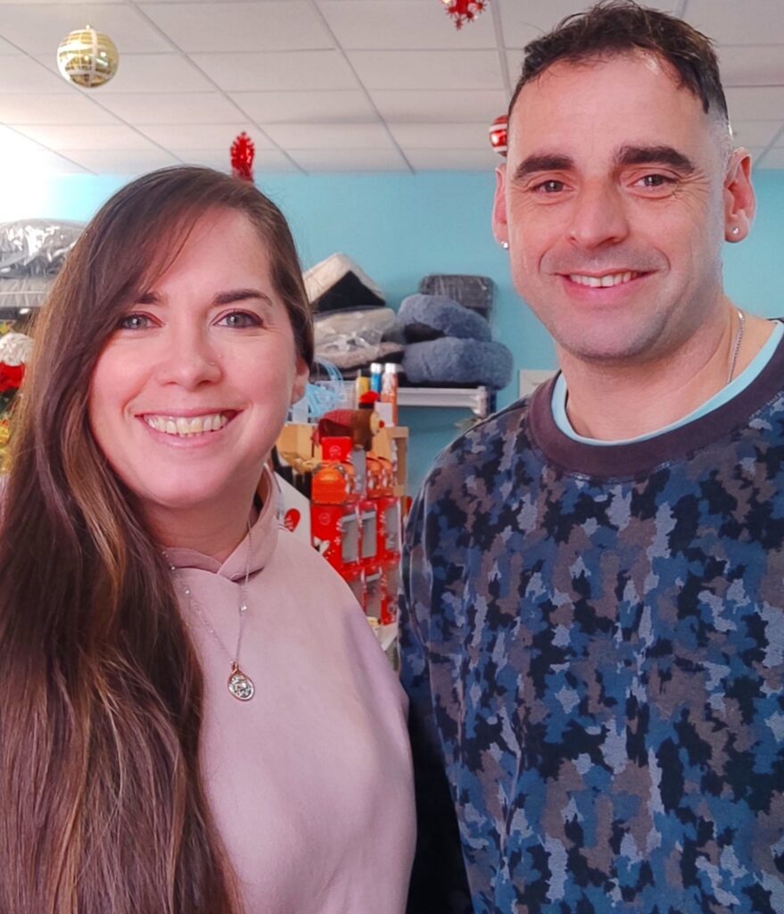 dueños de huellas sant sadurni . vanina y sebastian 